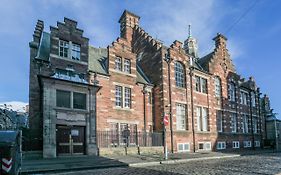 Old Town Gem - Castle Dark History Uni